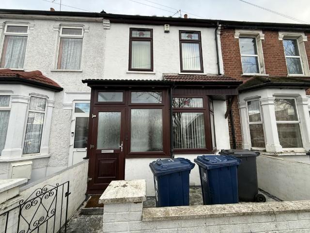 House for rent in London Borough of Ealing, Greater London