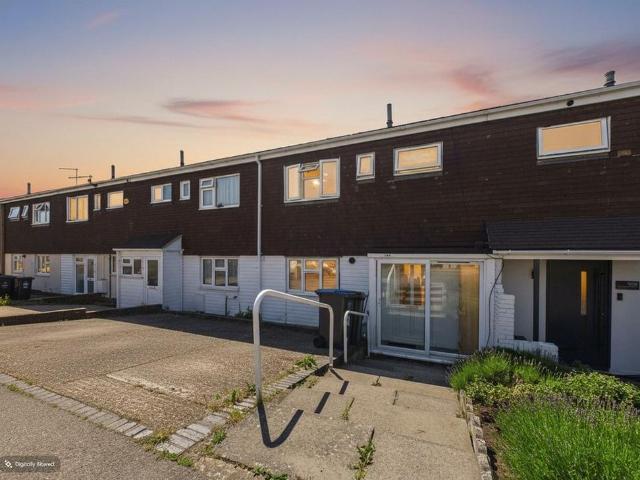 House for rent in Grovehill, Pouchen End