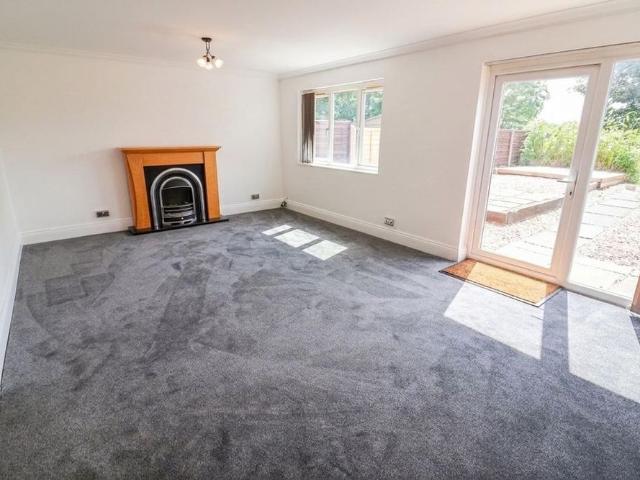 House for rent in Brookfield, Charlesworth