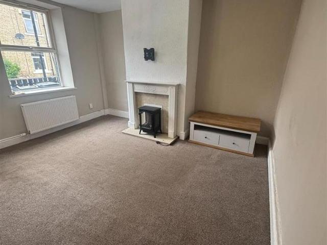 House for rent in Hove Edge, Brighouse