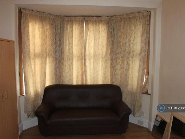 House for rent in Scotch Estate, Greater London