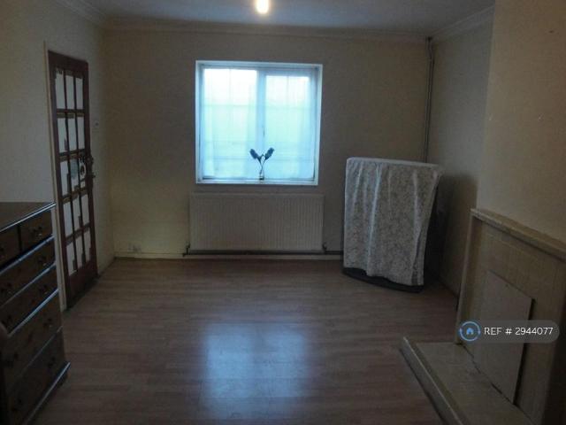 House for rent in Lower Halliford, Surrey
