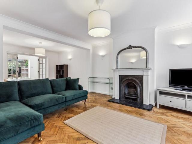 House for rent in London Borough of Islington, Greater London