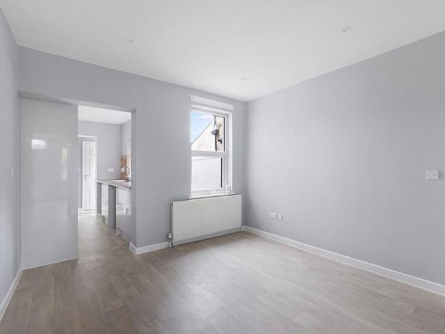 House for rent in Worcester Park Estate, Monks Orchard