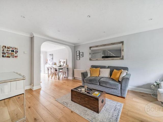 House for rent in Stoke D'Abernon, Blackhills