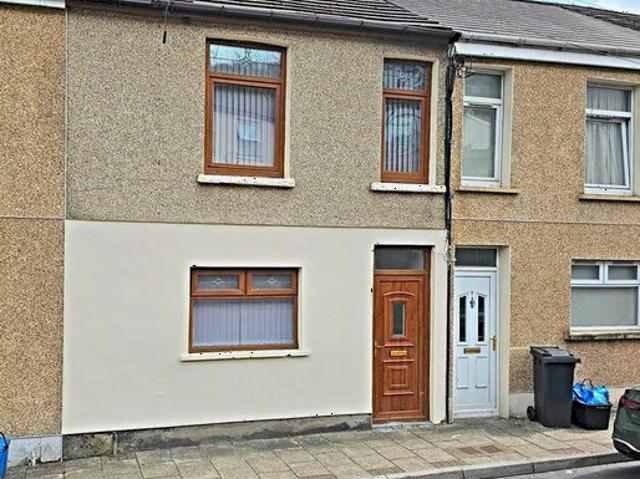 Apartment for rent in Aberfan, Wales