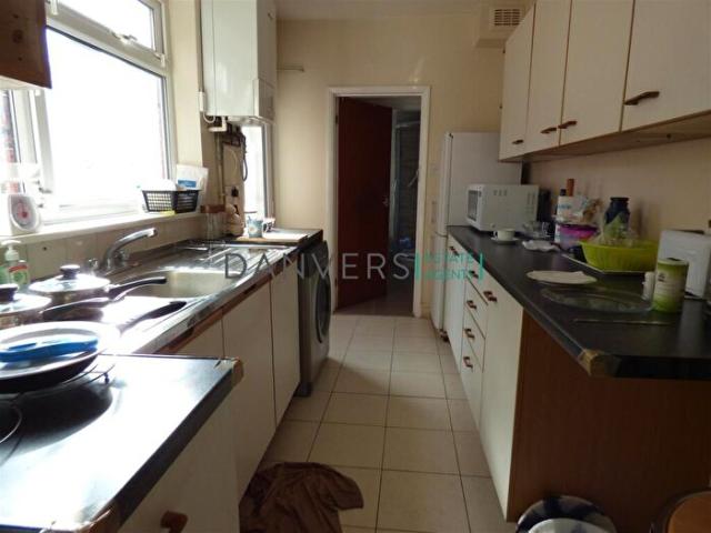 Apartment for rent in Belgrave, Old Wharf