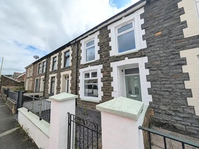 Apartment for rent in Pentre, Ton Pentre