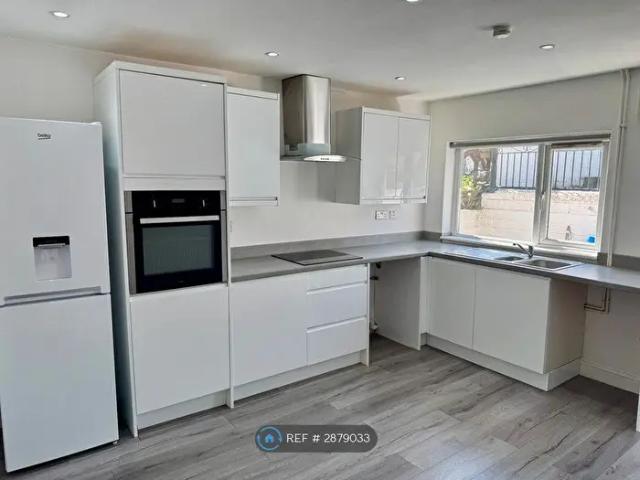 Apartment for rent in Dowlais Top, Pant