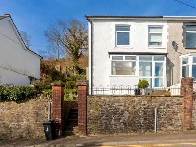 Apartment for rent in Treharris