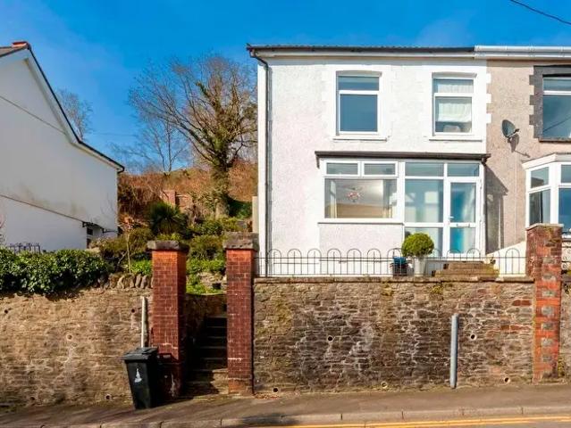 Apartment for rent in Treharris