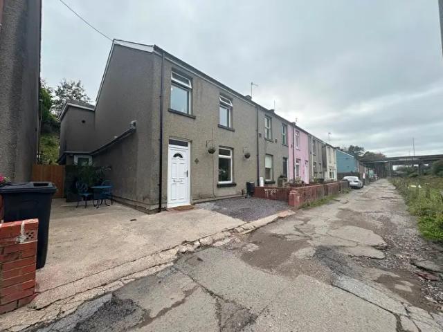 Apartment for rent in Blaenhonddan, Aberdulais
