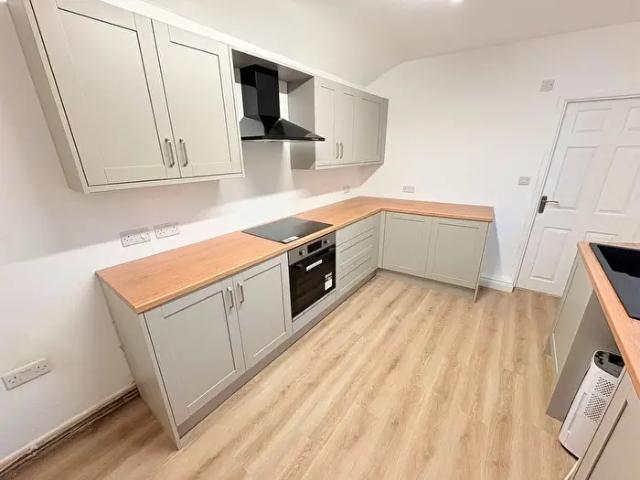 Apartment for rent in Cwmdu, Swansea