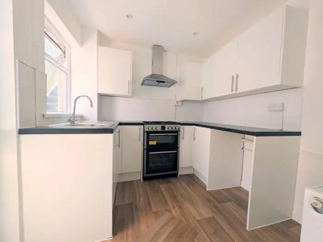 Apartment for rent in Penrhiwceiber, Wales