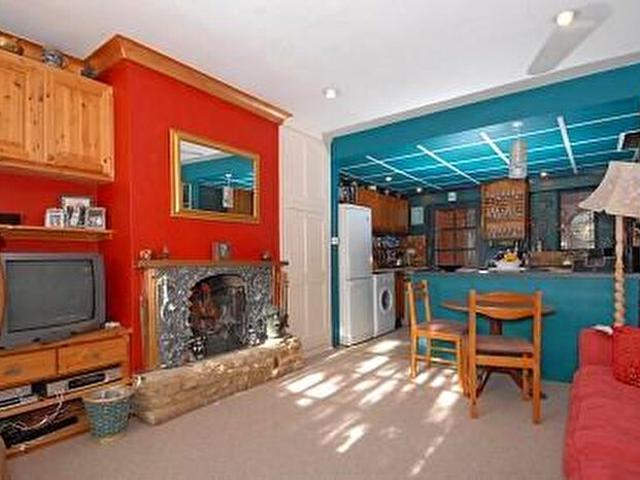Apartment for rent in Cowley Marsh, The Slade