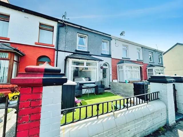 Apartment for rent in Victoria, Cwm