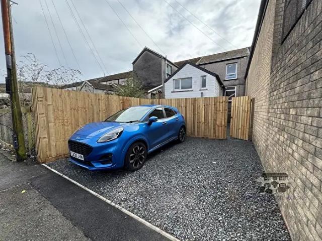 Apartment for rent in Ystrad, Gelli