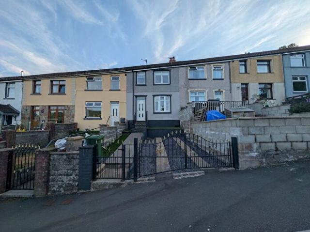 Apartment for rent in Penrhiwceiber, Wales