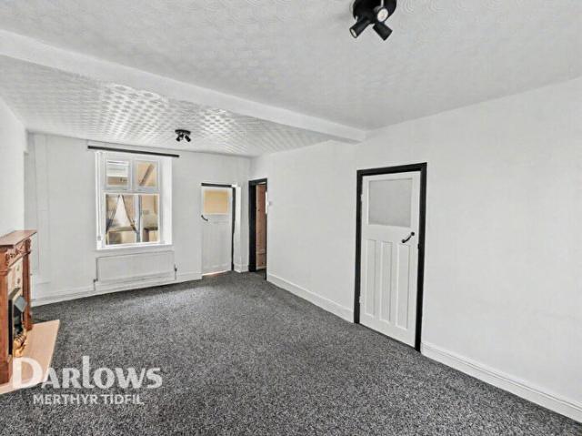 Apartment for rent in Penrhiwceiber, Wales
