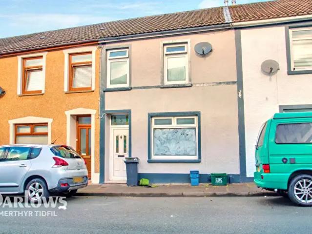Apartment for rent in Troed-y-rhiw, Pentrebach