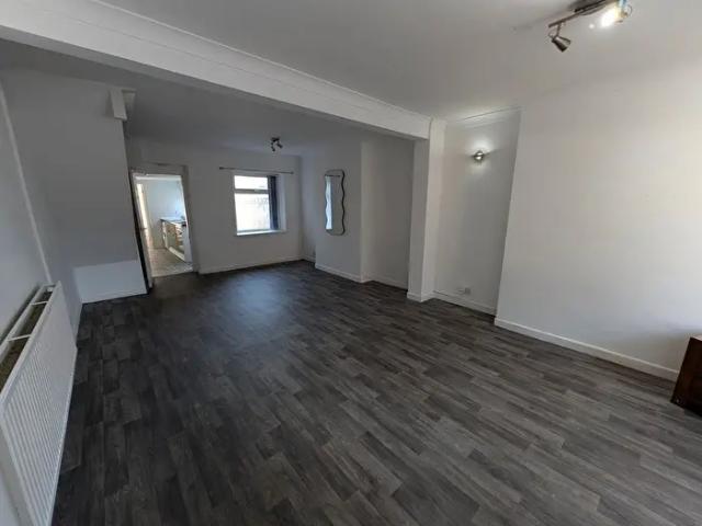 Apartment for rent in Caerhendy, Cwmafan