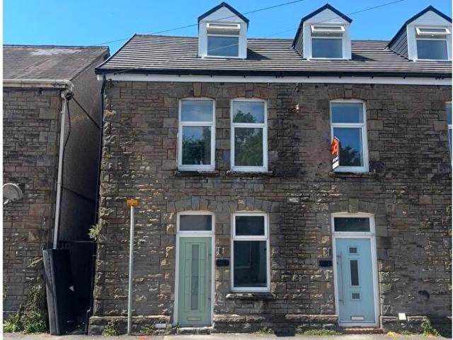 Apartment for rent in Aber-Clydach, Clydach