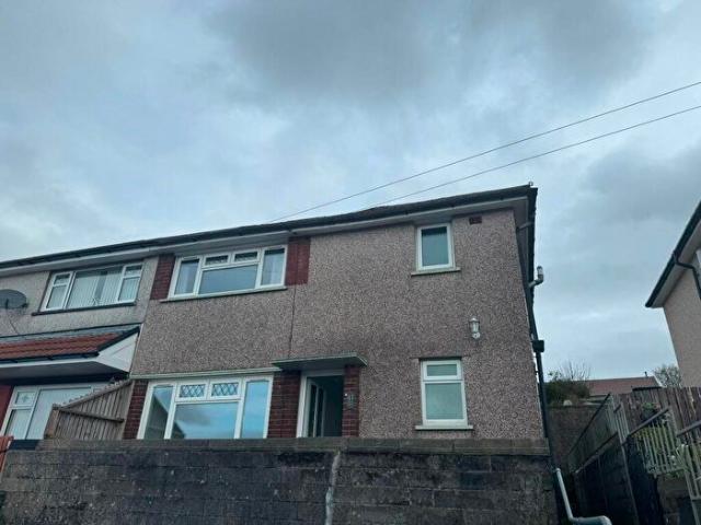 Apartment for rent in Tonyrefail, Coedely