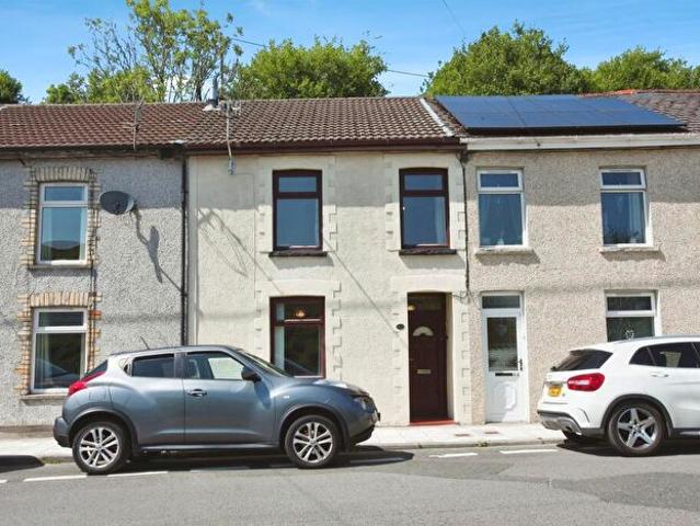 Apartment for rent in Wattstown, Wales