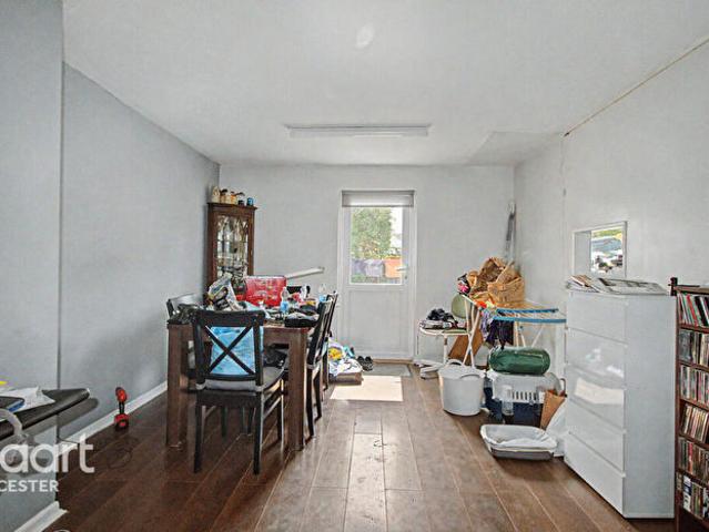 Apartment for rent in Mowmacre Hill, Old Wharf