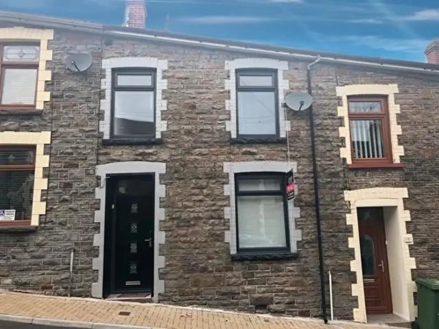 Apartment for rent in Penrhiwceiber, Miskin