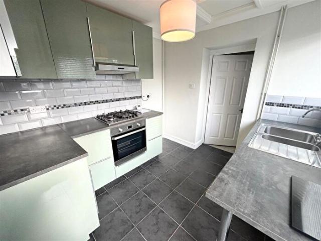 Apartment for rent in Cwm