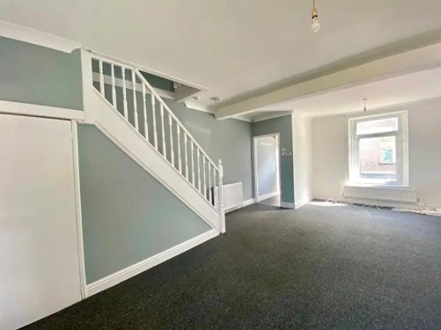 Apartment for rent in Cwm