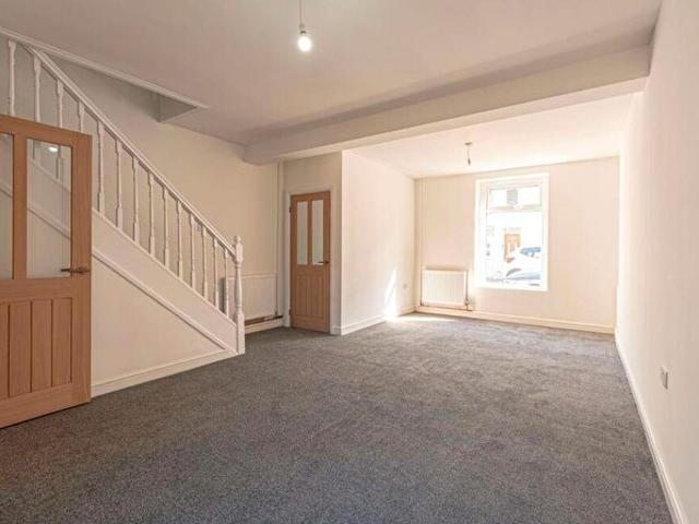 Apartment for rent in Cwm, Wales