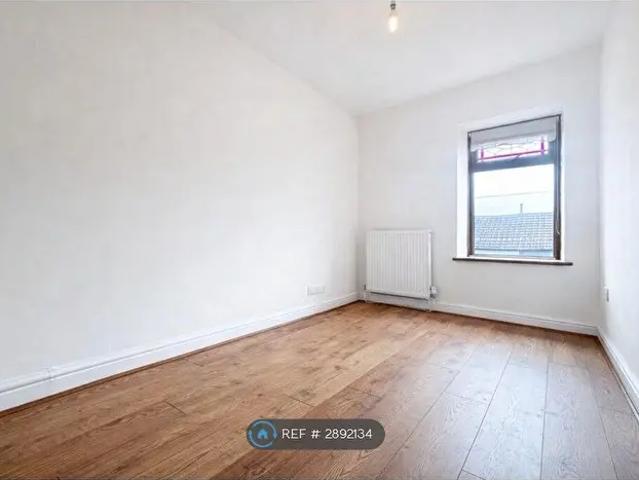 Apartment for rent in Llwyn-y-pia, Tonypandy