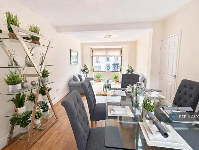 Apartment for rent in Llwyn-y-pia, Tonypandy