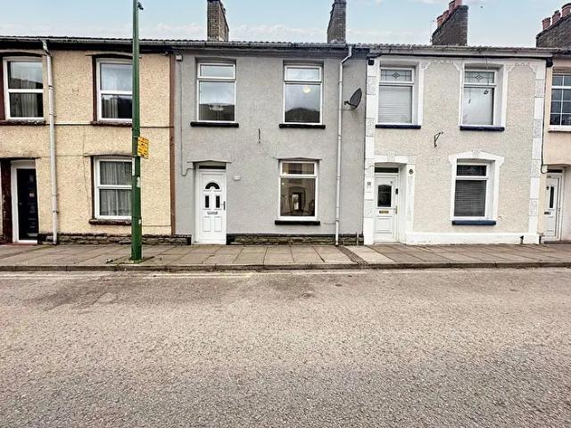 Apartment for rent in Cwm