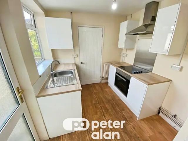 Apartment for rent in Penrhiwceiber, Miskin