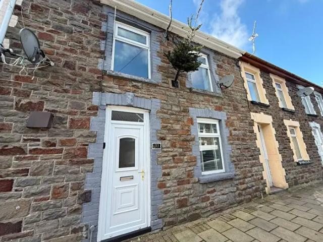 Apartment for rent in Maerdy