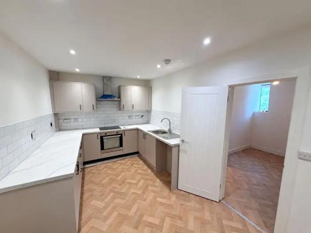 Apartment for rent in Pontycymer, Wales