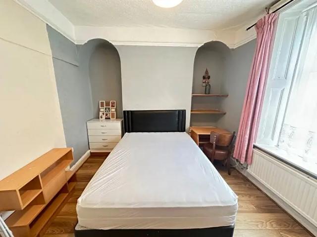 Apartment for rent in Mount Pleasant, Swansea