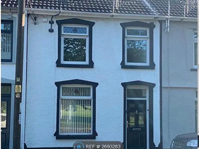 Apartment for rent in Troed-y-rhiw, Pentrebach