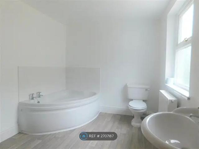 Apartment for rent in Cimla, Neath