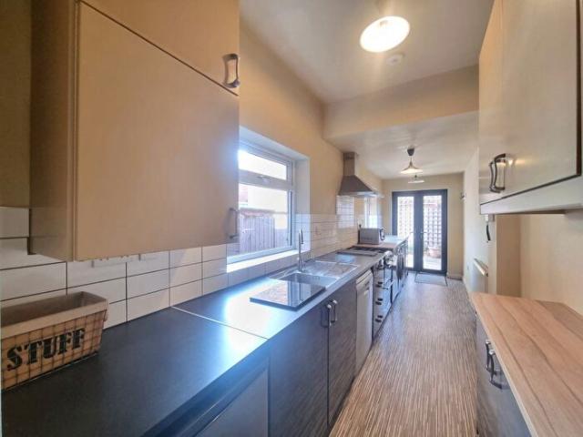 Apartment for rent in West End, Old Wharf