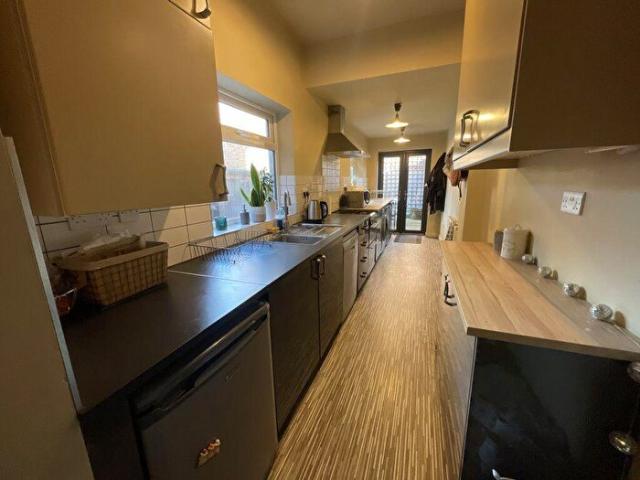 Apartment for rent in West End, Old Wharf