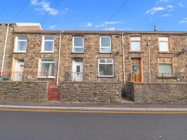 Apartment for rent in Llwyn-y-pia, Ystrad