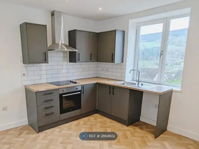 Apartment for rent in Penrhiwceiber, Miskin