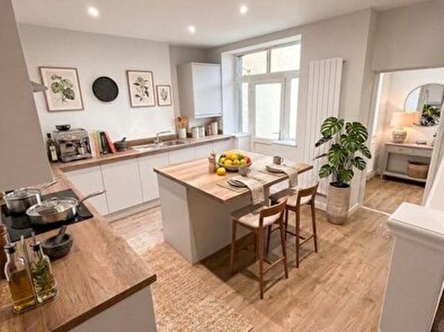 Apartment for rent in Porth, Wales