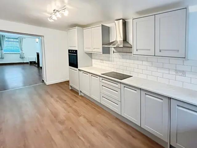 Apartment for rent in Troed-y-rhiw