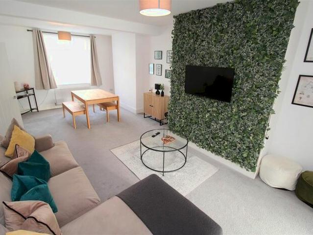 Apartment for rent in Aberfan, Wales