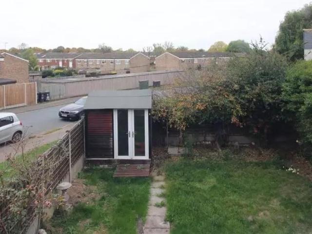 House for rent in Roundhills, Epping Forest